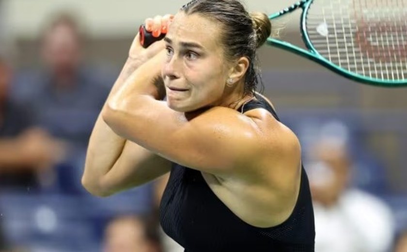 Sabalenka bate Paolini, vai à semifinal do WTA Finals e fica a um triunfo de fechar o ano em 1º