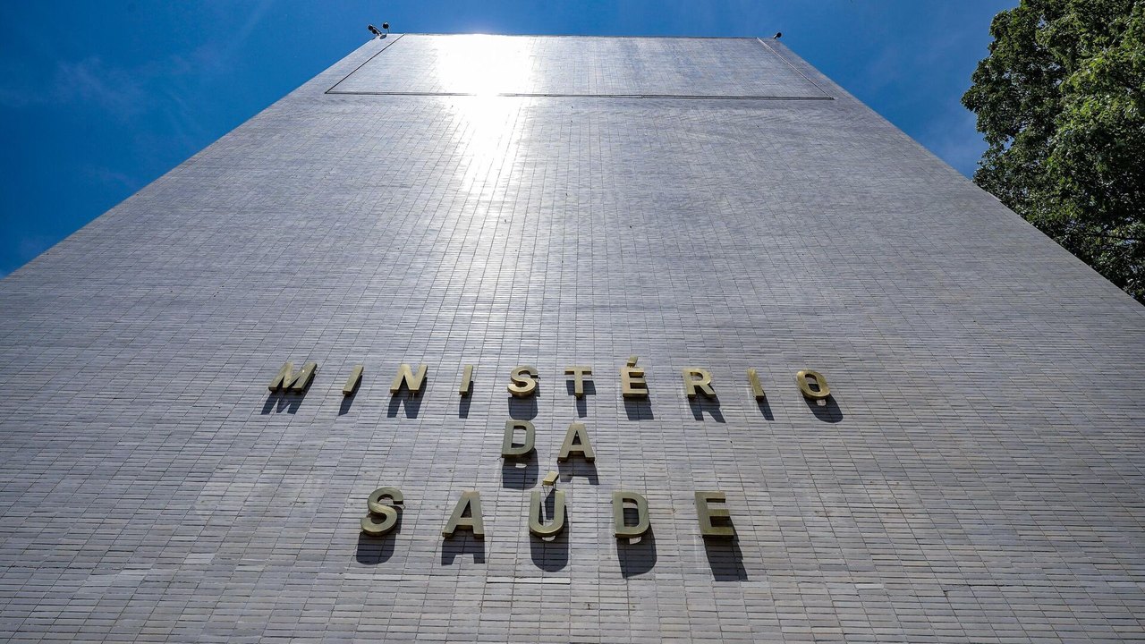 Nísia Trindade é demitida após conversa com Lula, e Padilha assume Ministério da Saúde