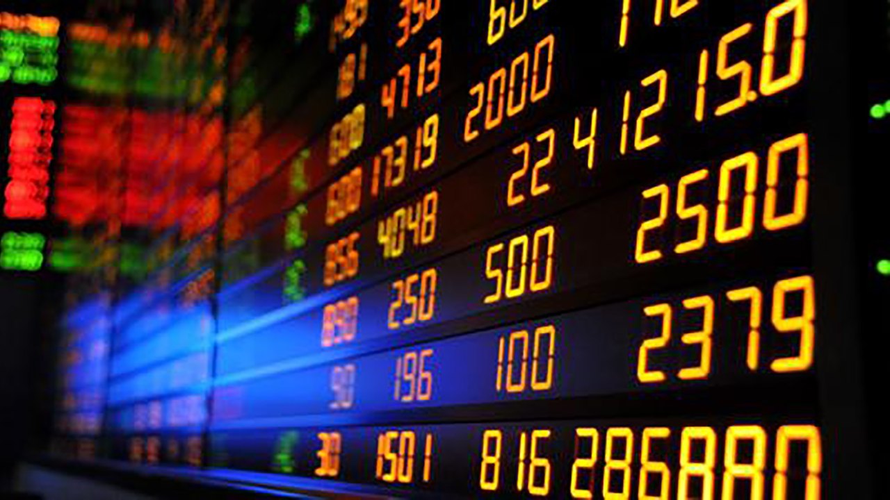 Ibovespa cede 0,01%, a 115,1 mil pontos, com piora em Nova York