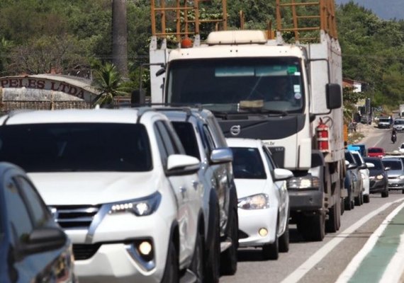 Benefícios a caminhoneiros e taxistas são antecipados