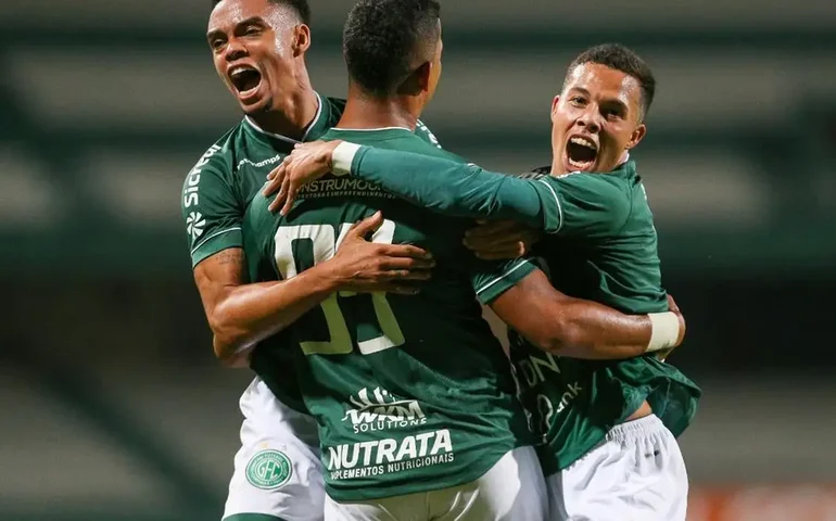 Guarani vence Coritiba, embala e vislumbra com 'remontada' na Série B