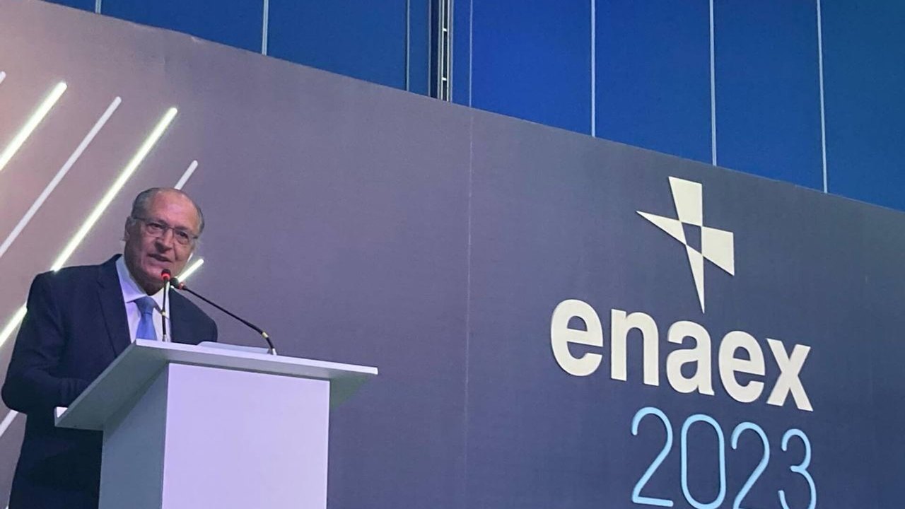 Brasil vai apresentar nova meta de redução de emissões de gases de efeito estufa na COP 29