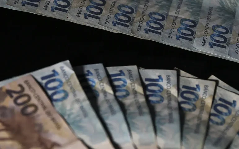 FMI eleva projeção para alta do PIB global em 2024, de 3,1% a 3,2%