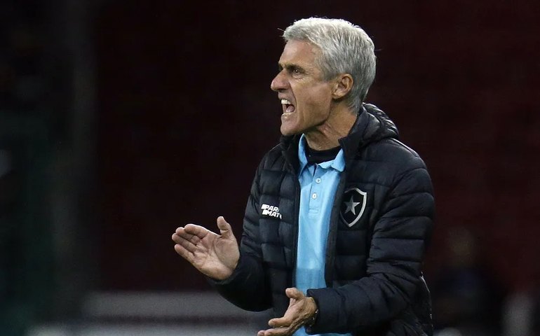 Agora é oficial: Luís Castro troca o Botafogo pelo Al Nassr; treinador se despede nesta 5ª