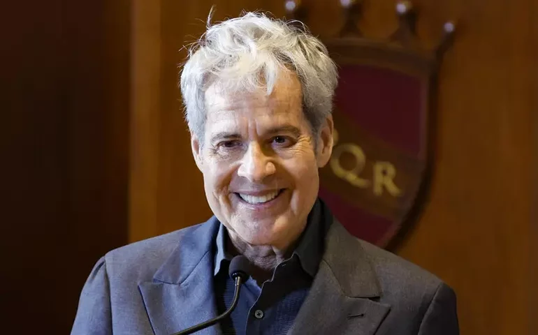 Baglioni é diagnosticado com pneumonia grave e adia turnê na Itália para 2027