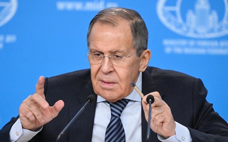 Lavrov discute com chanceler dos Emirados Árabes situação no Irã