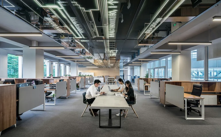 Tecnologia avança, mas medo da substituição ainda freia uso de IA no trabalho