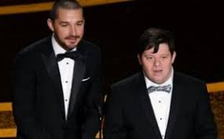 Mãe de ator com síndrome de Down nega que Shia LaBeouf o tenha desrespeitado