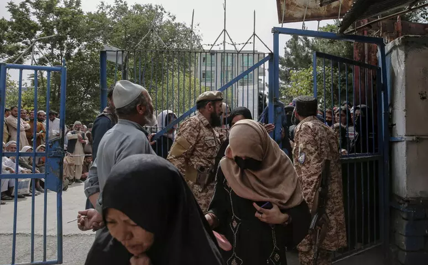 TPI emite mandados de prisão contra líderes do Talibã