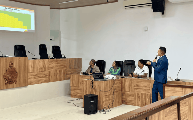 Reajuste salarial para professores e servidores da Secretaria de Educação de Penedo é apresentado na Câmara de Vereadores