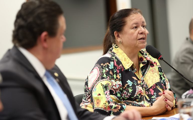 CCJ aprova participação de associação médica na análise de novas tecnologias no SUS