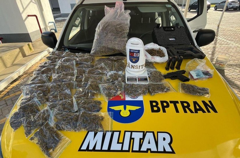 PM apreende drogas, arma e recupera veículos em operações na capital e interior