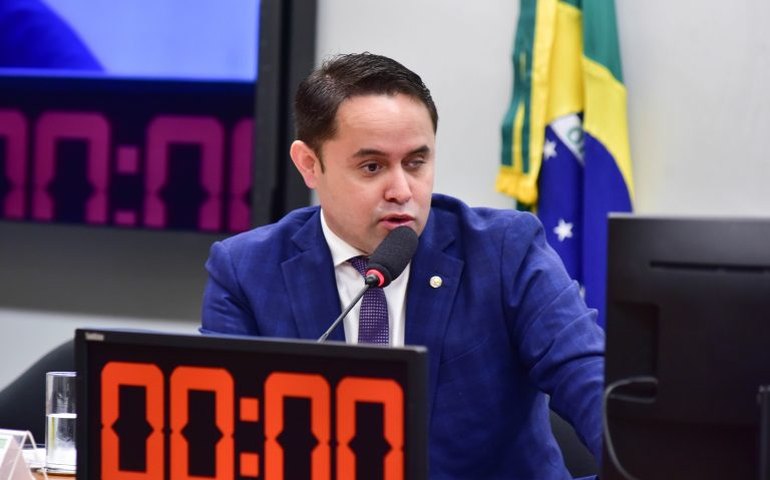 Comissão aprova projeto que isenta pessoa com deficiência de IPI na compra de trator