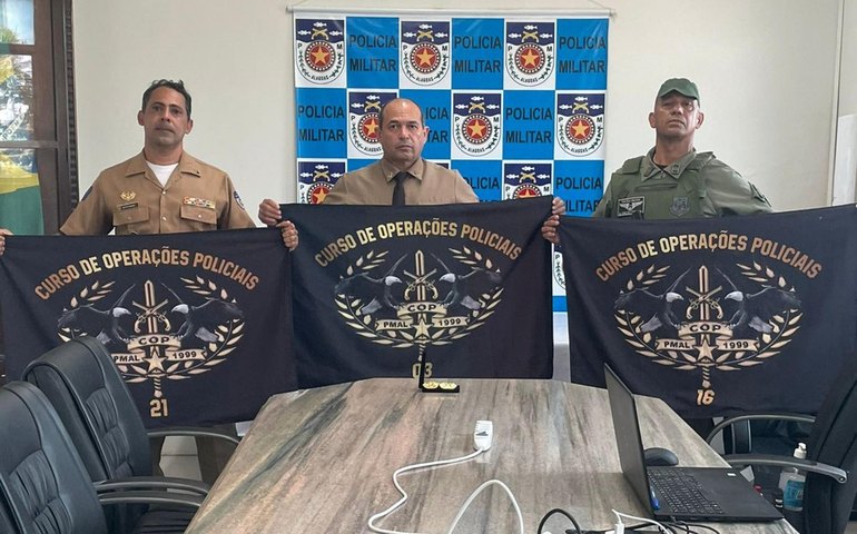 Comandante-geral recebe novo brevê do Curso de Operações Policiais