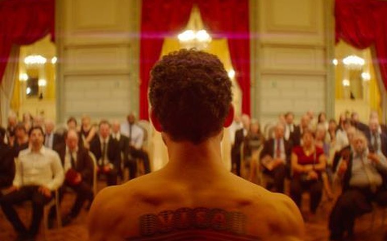 Arte &#8211; Filme discute os limites do mercado