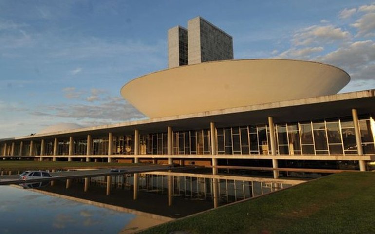 Captura do Orçamento pelo Congresso é 20 vezes maior no Brasil que na OCDE
