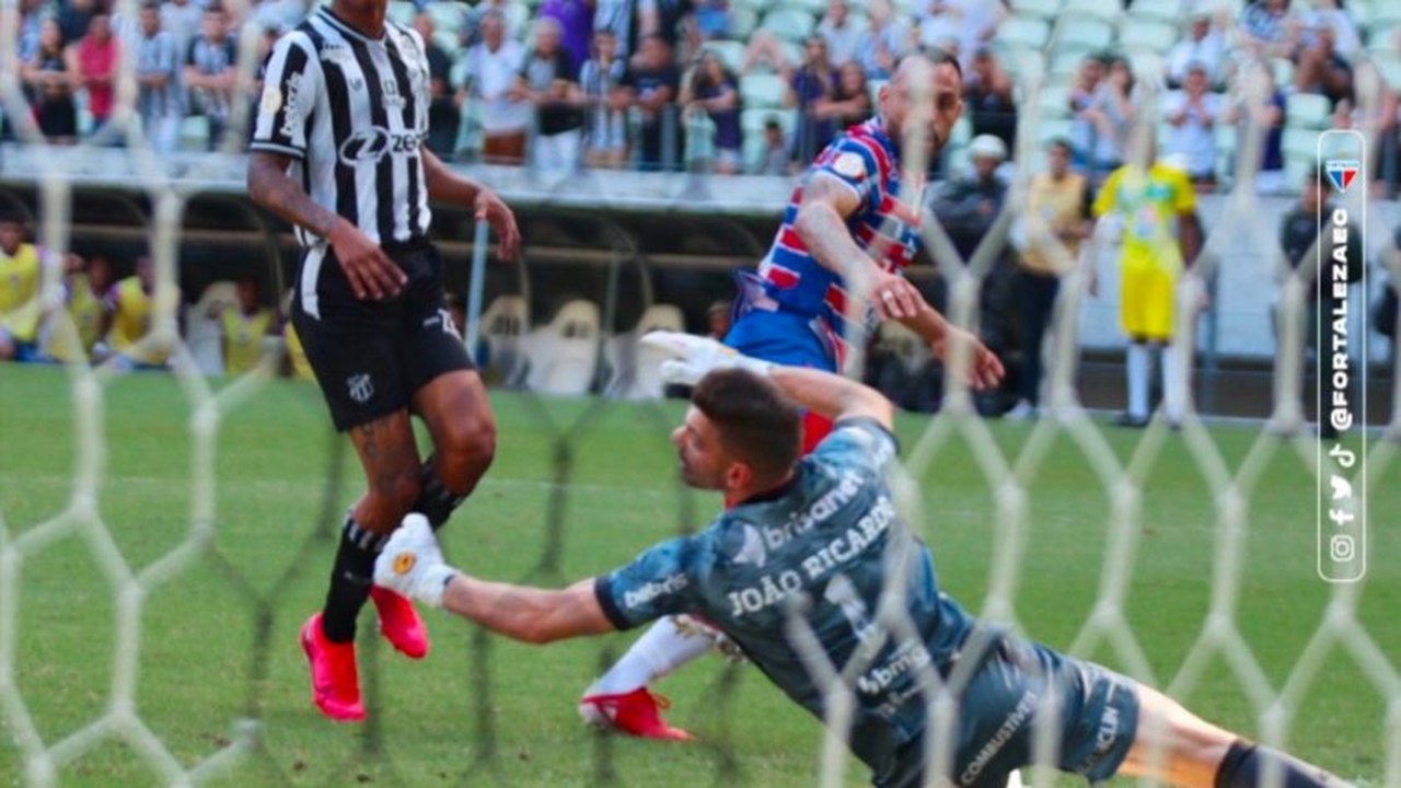 Fortaleza vence clássico-Rei e, enfim, deixa a zona de rebaixamento