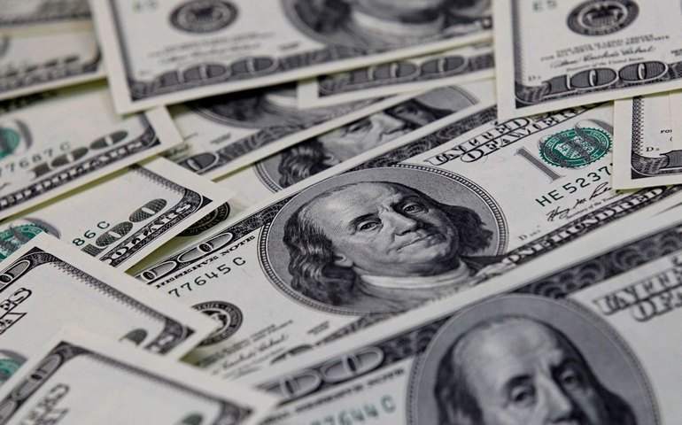 Dólar tem maior queda diária em dois meses e fecha a R$ 5,52