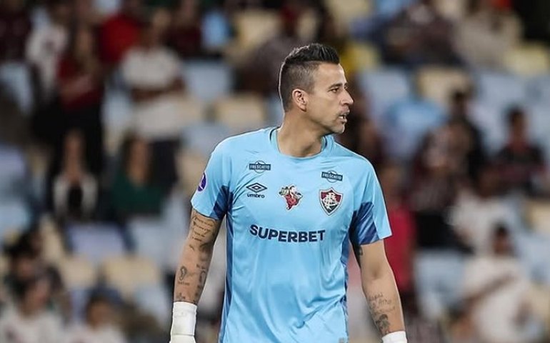Fábio se torna jogador mais velho a atuar na Libertadores em empate do Fluminense com La Guaira