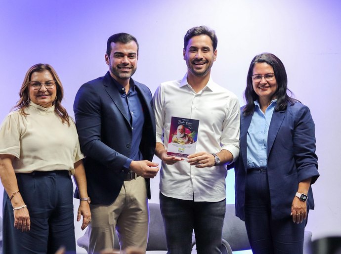 Prefeito de Santana do Mundaú é homenageado no Fórum Estadual da Undime
