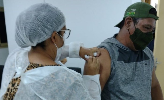 Guardas Municipais recebem segunda dose da vacina contra a Covid-19