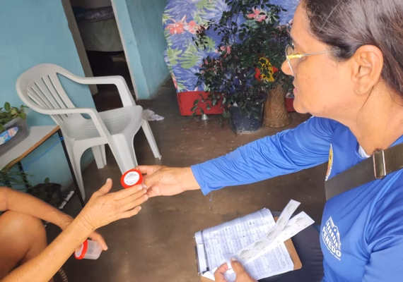 Secretaria de Saúde de Penedo realiza ação de controle de esquistossomose
