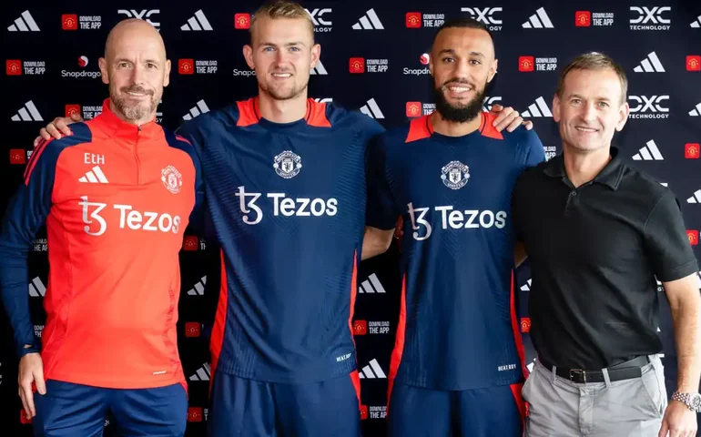 Manchester United anuncia acordo com o zagueiro de Ligt e o lateral marroquino Mazraoui