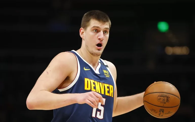 Jokic brilha, Nuggets superam Timberwolves e retomam liderança de conferência na NBA