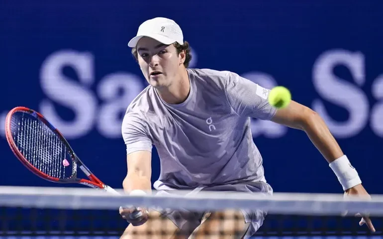 João Fonseca avança à final do ATP 500 da Basileia, na Suíça