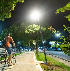 JHC anuncia que ciclovia da Avenida Fernandes Lima receberá mil postes com LED