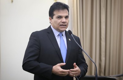 Durante sessão da ALE, Ricardo Nezinho elogia ação do Governo para instalação do IC em Arapiraca