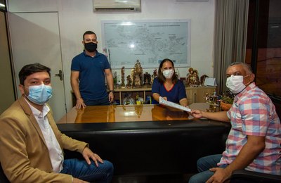 Christiane Bulhões anuncia R$ 8 milhões em rateio para os profissionais da Educação