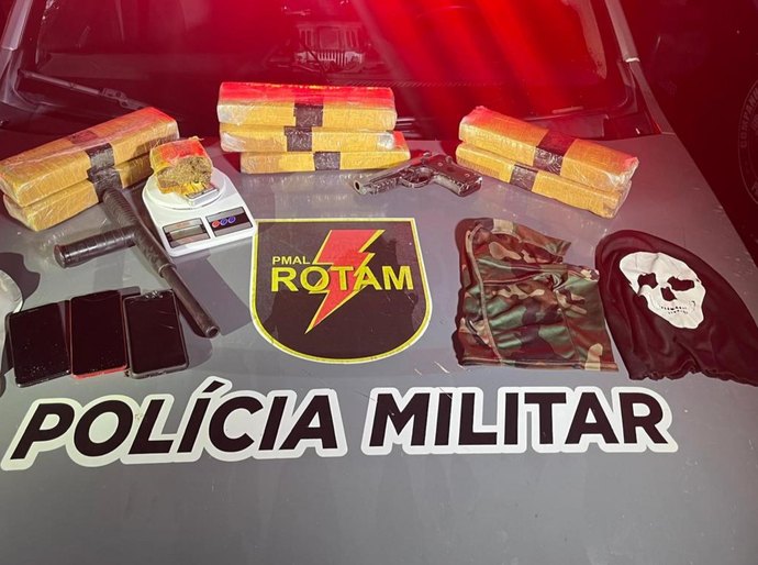 Em ações de combate ao tráfico, PM prende 3 pessoas na parte alta de Maceió