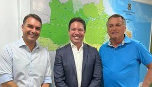 Flávio, Alexandre Ramagem e Bolsonaro / Foto: reprodução/redes sociais