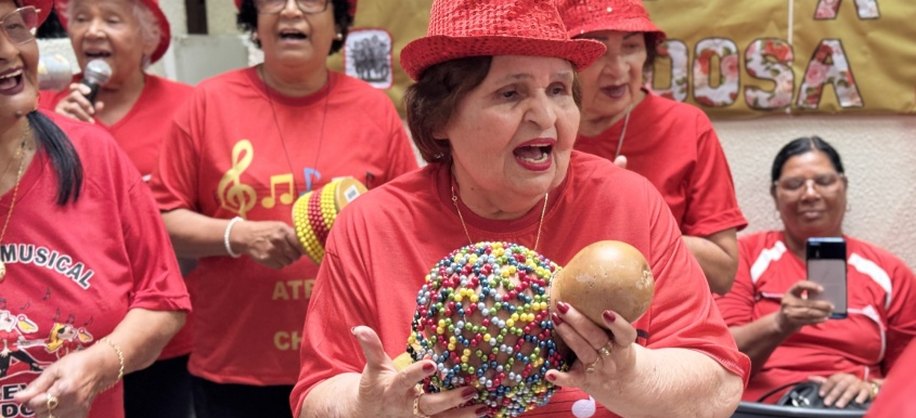 Dona Ivanilza, de 81 anos, faz parte do grupo Atrevidas do Chorinho. Foto:Foto: Marcos Ferreira/ Promova Brasil