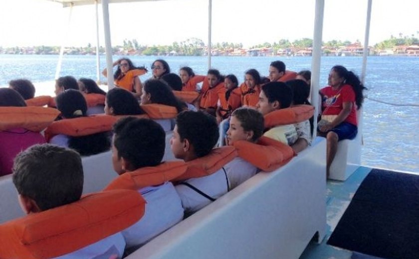 Barco escola do IMA tem programação no Mês do Meio Ambiente