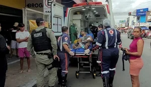 Homem é esfaqueado e busca abrigo em supermercado na Avenida Rio Branco