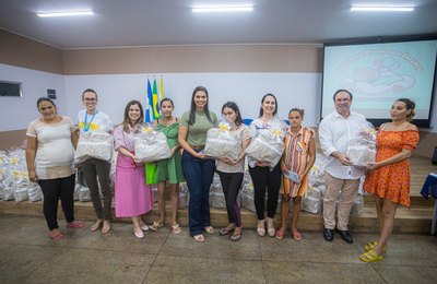 Prefeito Luciano entrega mais 100 kits de enxoval para gestantes em situação de vulnerabilidade
