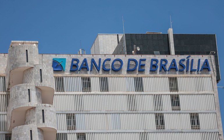 Justiça bloqueia ações do BRB ligadas a Banco Master