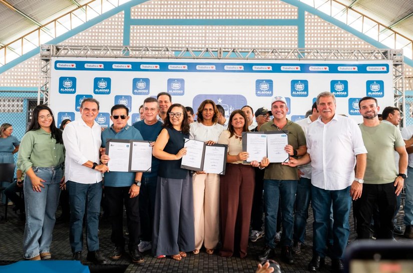 Governador autoriza início da construção do aeroporto em Delmiro Gouveia e seis creches Cria