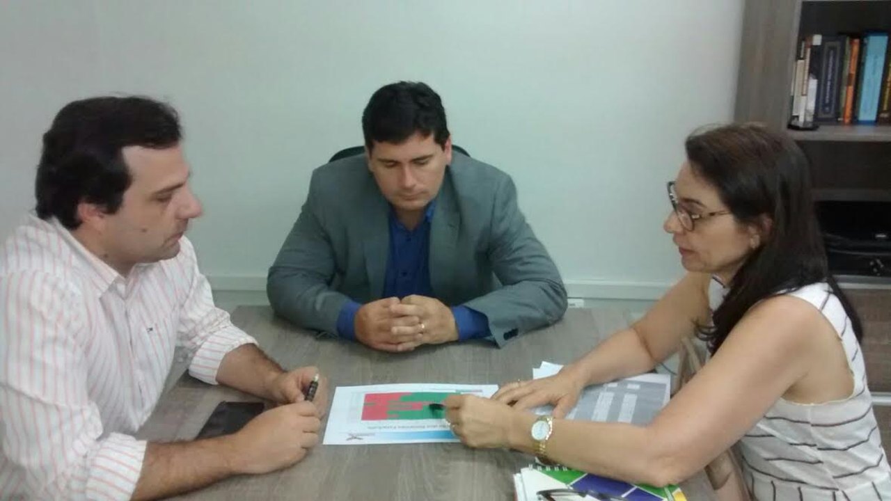 Cosems apresenta à Defensoria Pública dívida do Estado com os municípios
