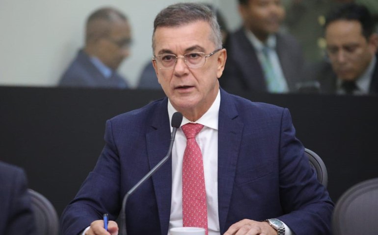 Ronaldo Medeiros solicita sessão especial para debater PEC da reforma administrativa