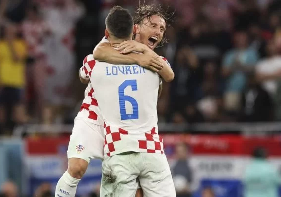 Croácia sofre mas se garante nas oitavas após empate sem gols