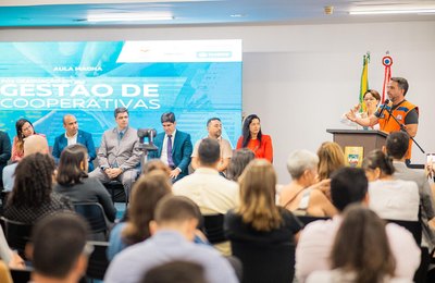 Aula Magna da especialização de Gestão de Cooperativas torna-se marco para a economia de AL
