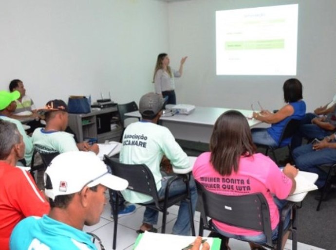 Reunião discute a implantação da coleta seletiva em Coruripe