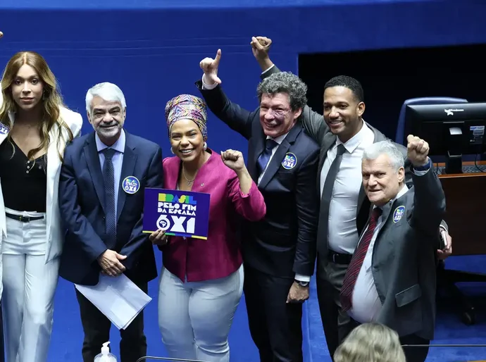 CUT elogia fim da “massacrante” 6x1; CNI quer revisar PEC aprovada