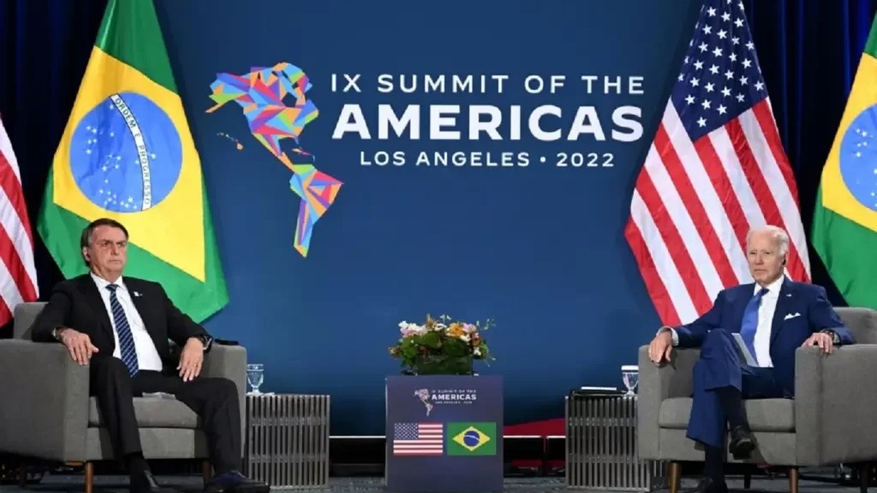 Bolsonaro reitera que conversa com Biden foi ‘muito boa’: ‘ficamos sentados a menos de 1 metro’