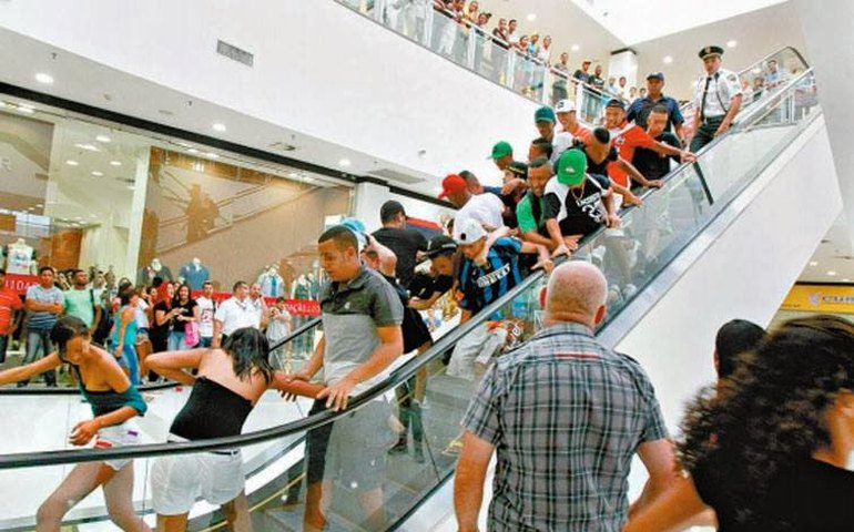 Autorização a rolezinhos levou shopping a fechar portas
