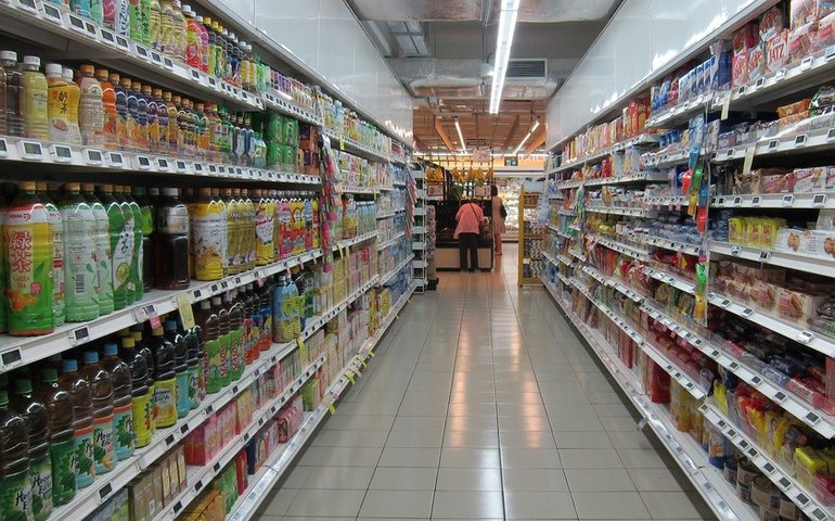 Com 8 mortes em um dia, Rio Preto adota lei seca e restringe supermercados