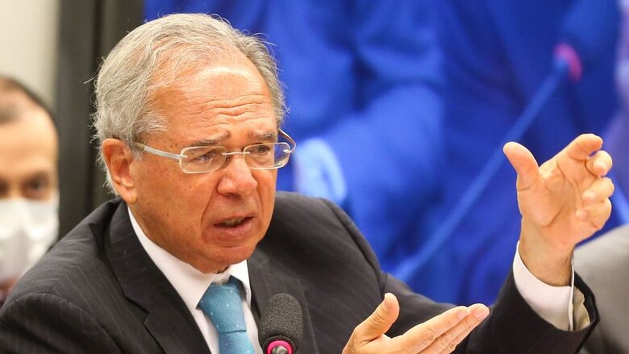 Guedes: não tem congelamento de preços de combustíveis, esquece esse ‘troço’